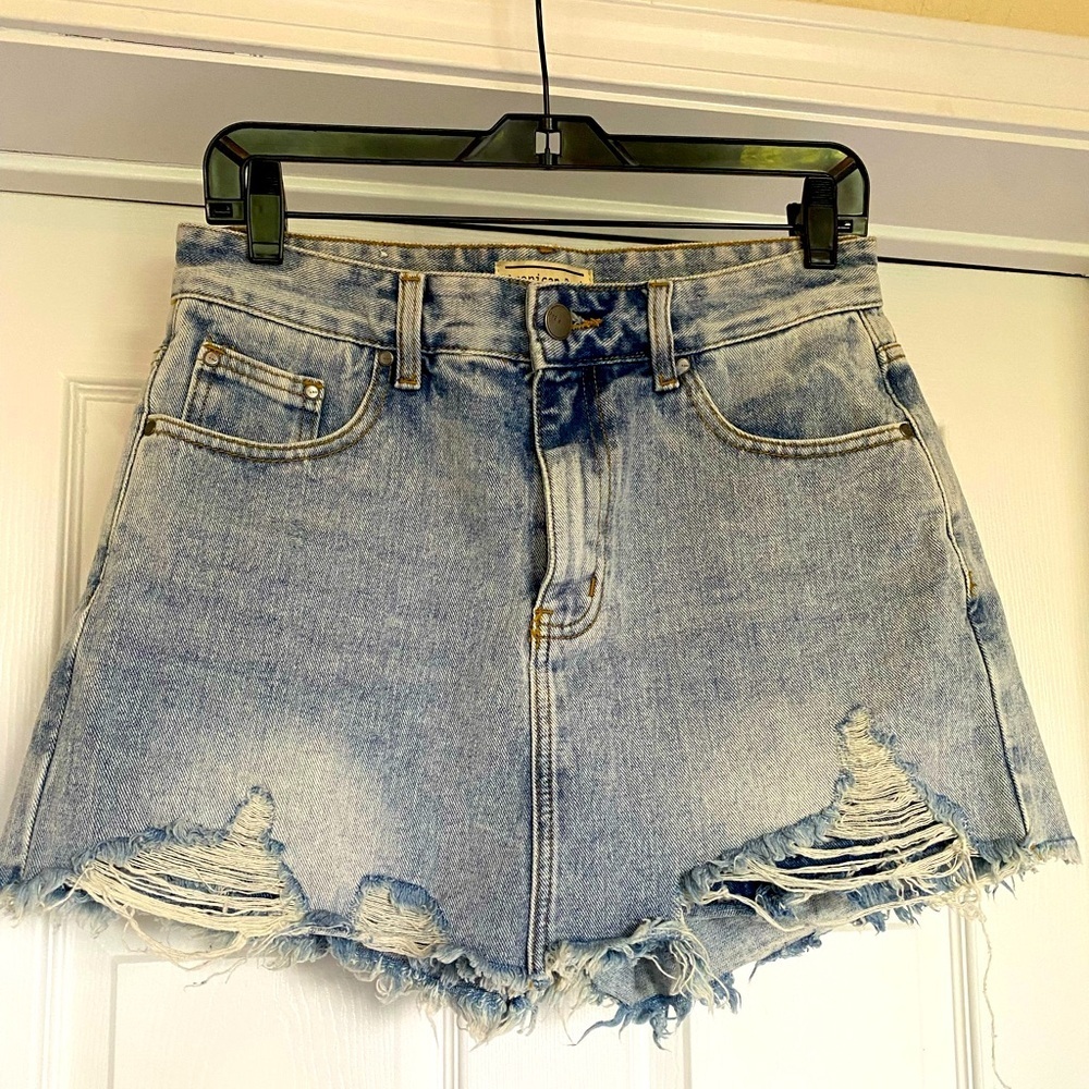 EUC American Bazi Distressed Light Wash Skort in Size Medium